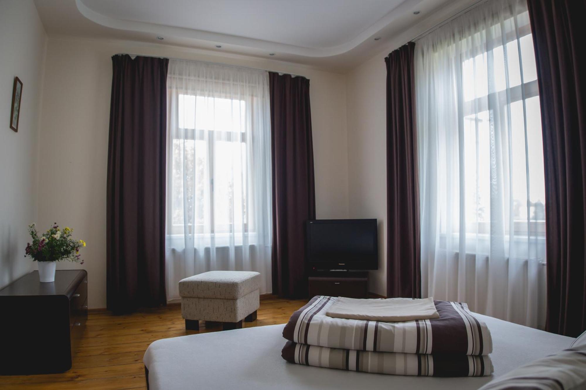 Hotel Viesu Maja Janis Madona Esterno foto
