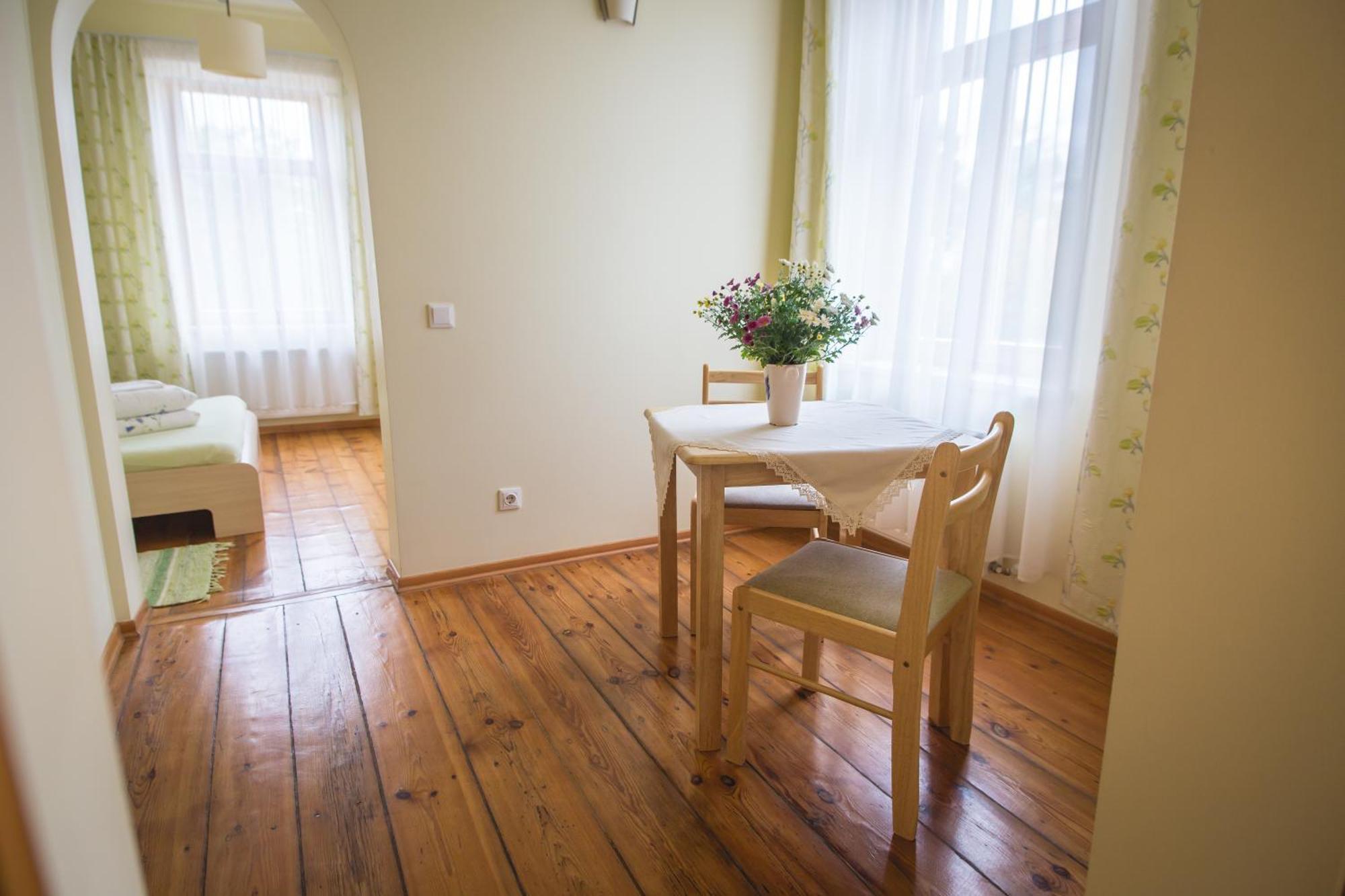 Hotel Viesu Maja Janis Madona Esterno foto