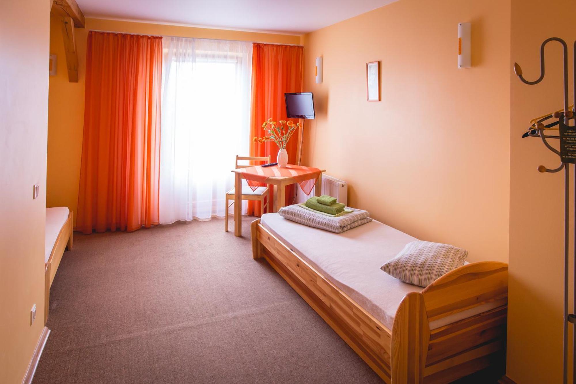 Hotel Viesu Maja Janis Madona Camera foto